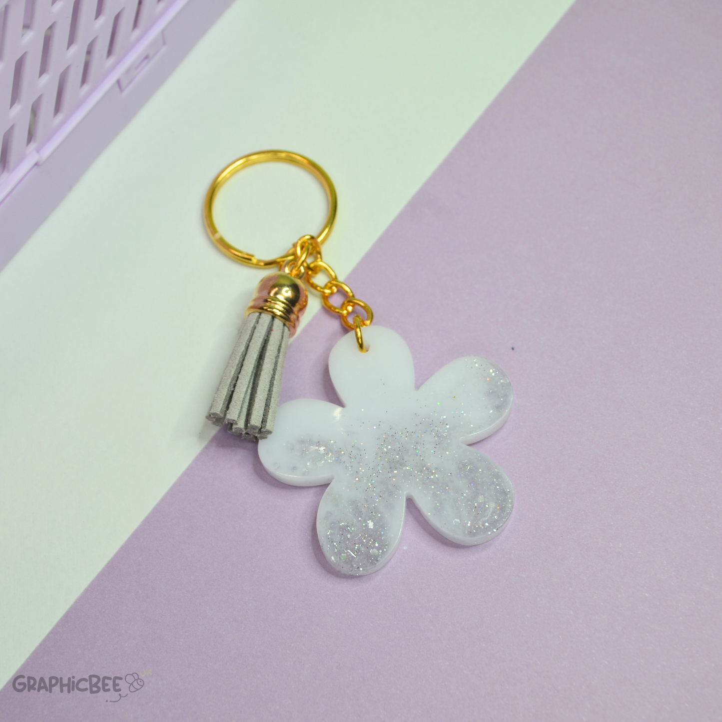 White & Grey Flower & Tassel Resin Keyring